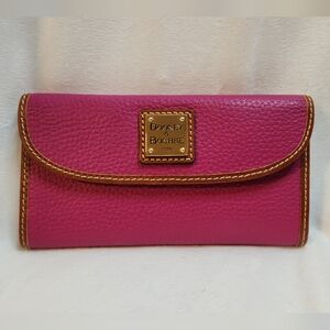 Dooney & Bourke Pebble Grain Continental Clutch Wallet
